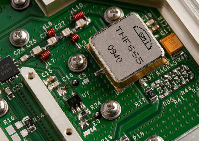 Optimize the microstrip to bandpass filter transistion